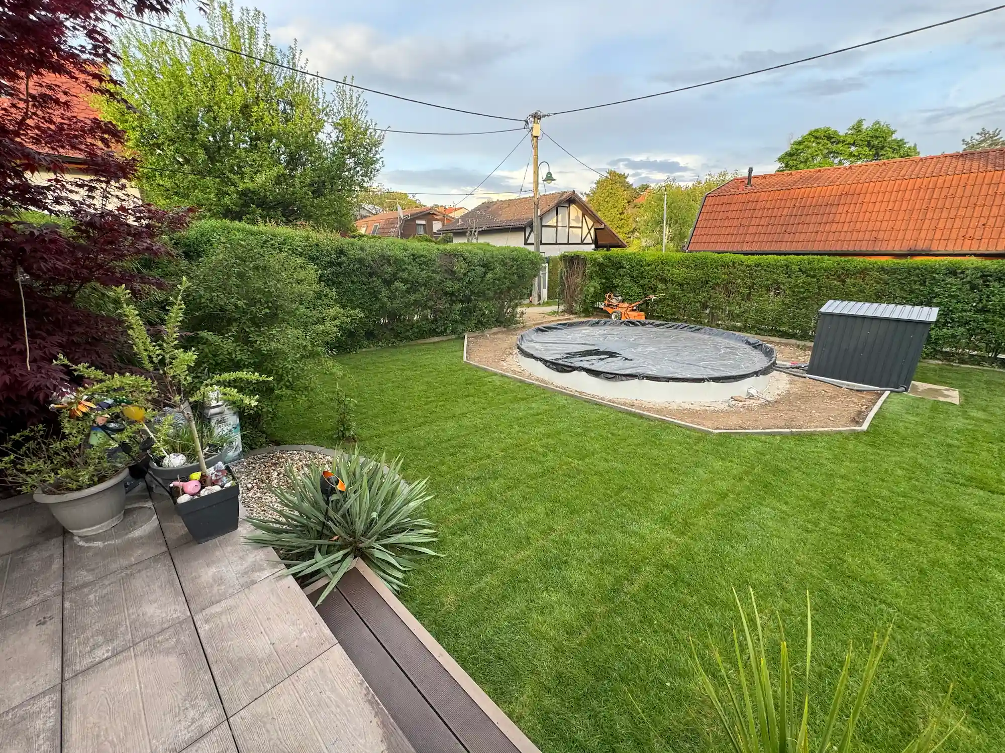 EMK Erdbau GmbH - Bagger Wien - Poolbau und Gartengestaltung