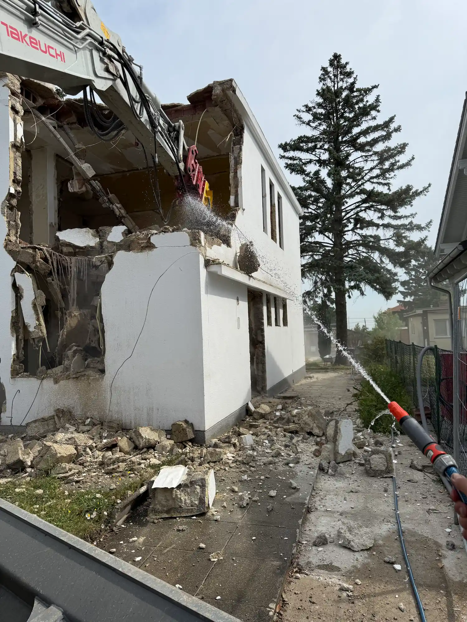 EMK Erdbau GmbH - Bagger Wien - Abrissarbeiten