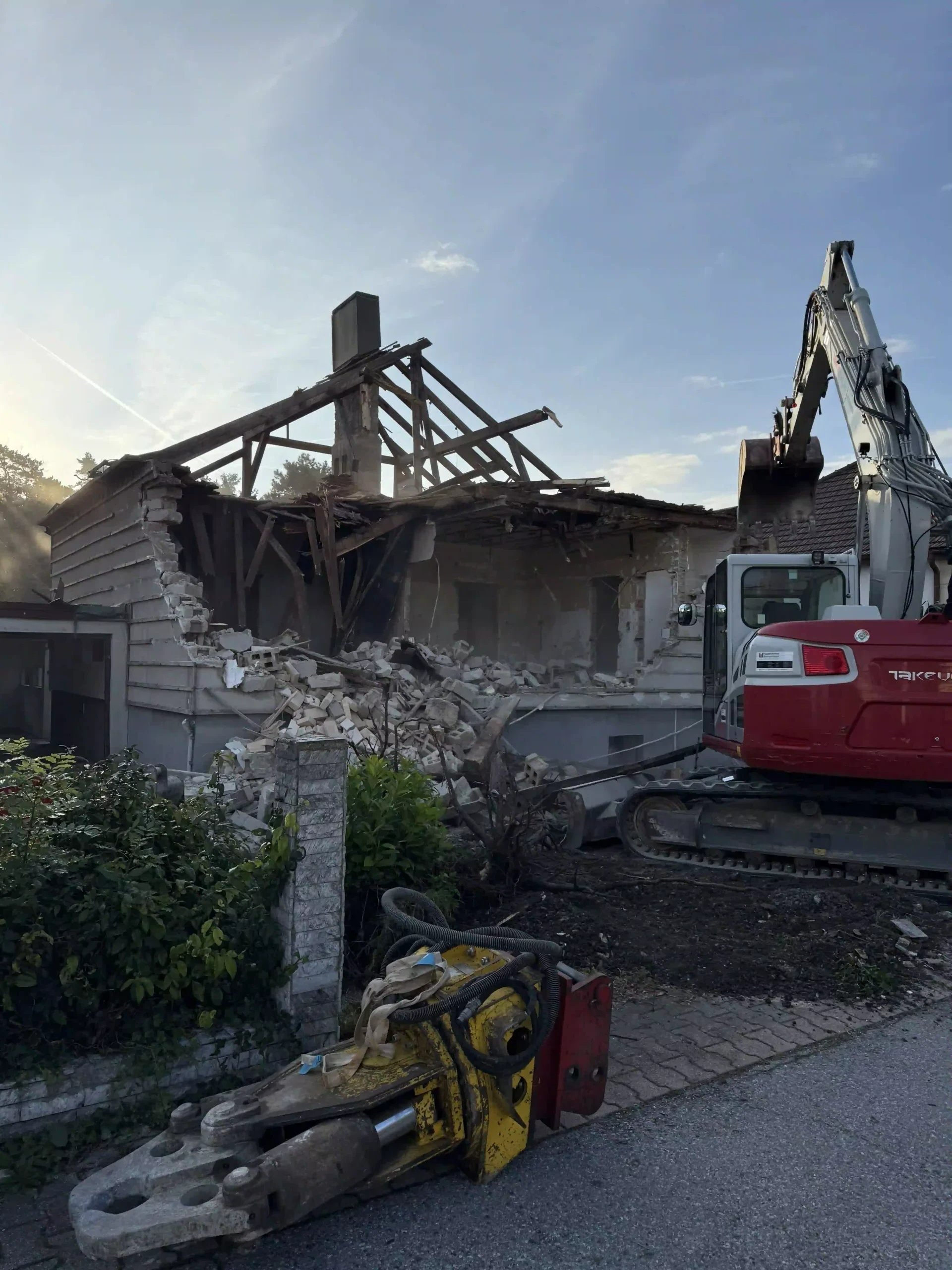 Bagger Wien – EMK Erdbau GmbH – Abbruch – Abriss 2