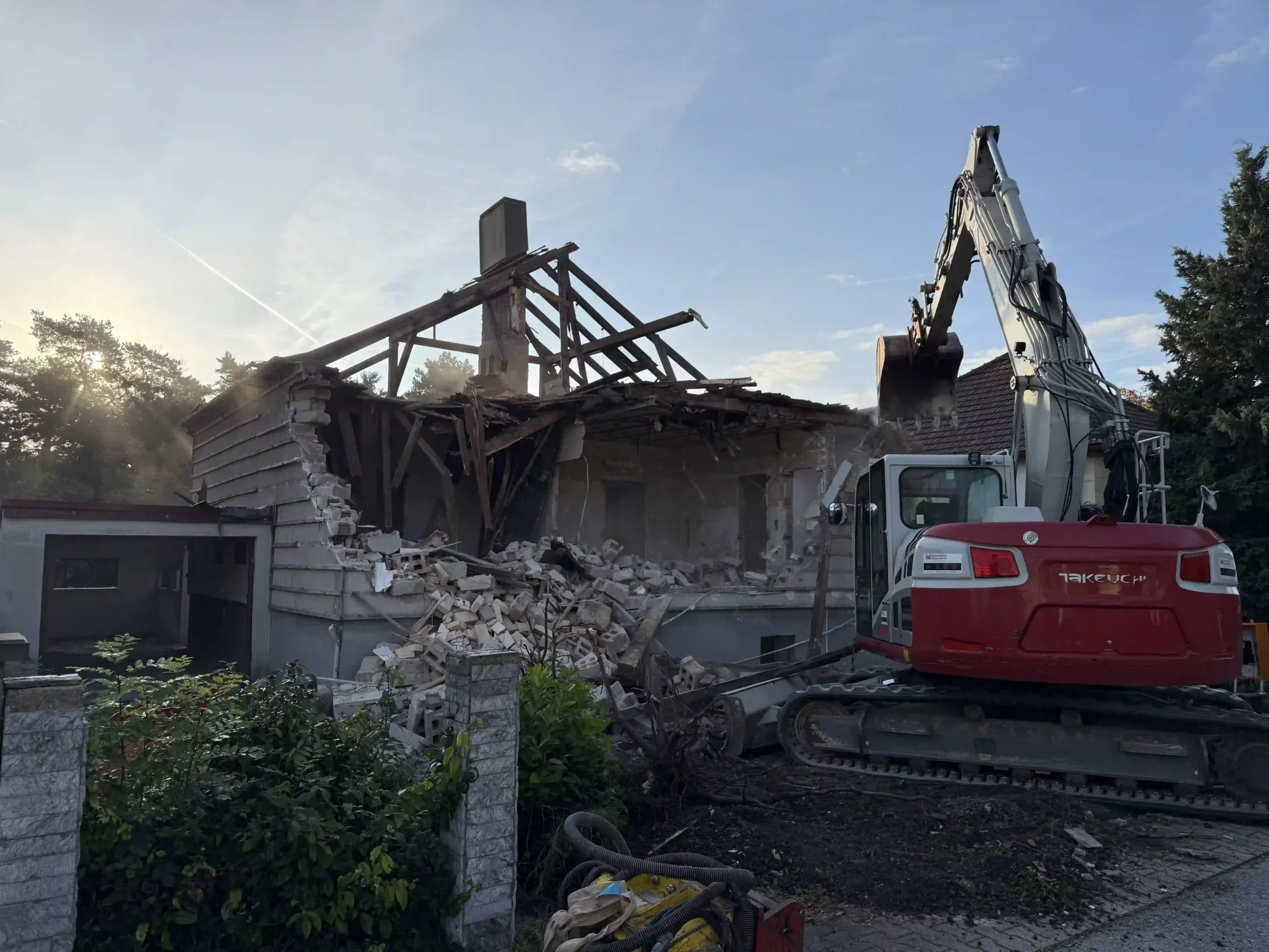 Bagger Wien – EMK Erdbau GmbH – Abriss – Abbruch 2