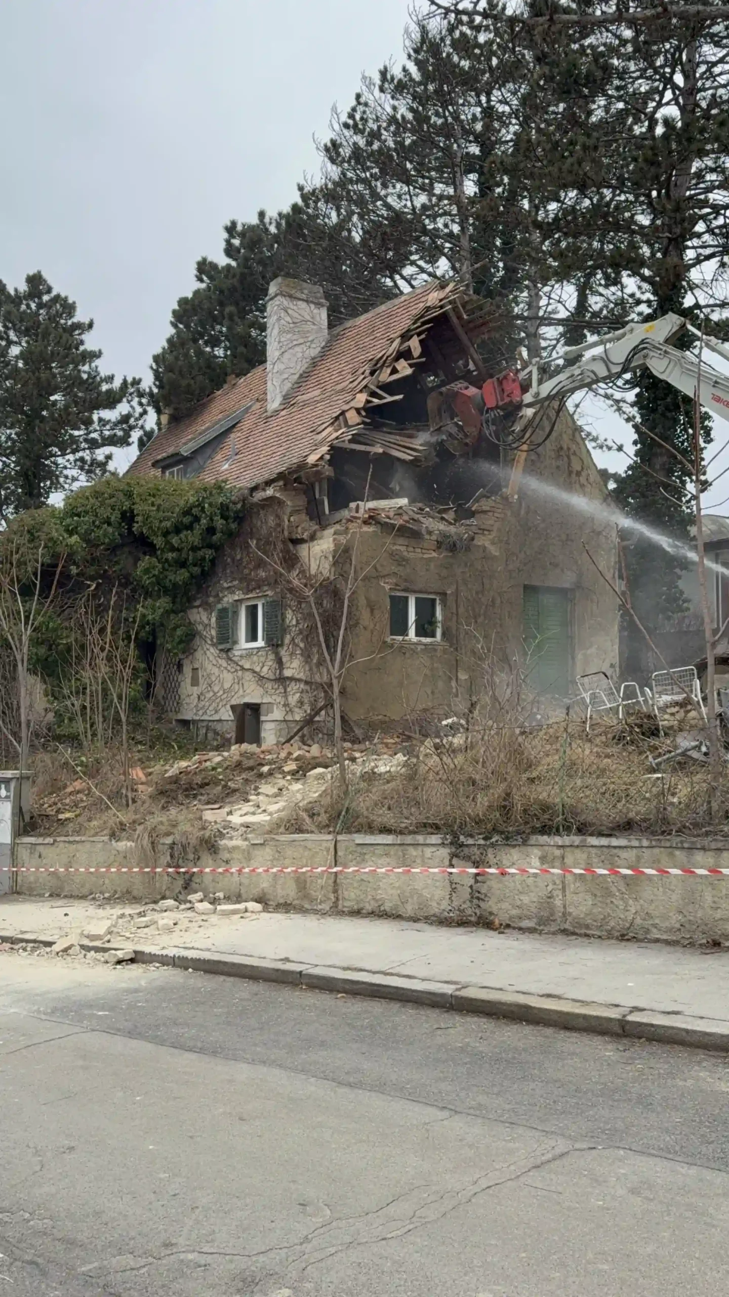 Bagger Wien – EMK Erdbau GmbH – Abriss – Abbruch – Entkernung Wien