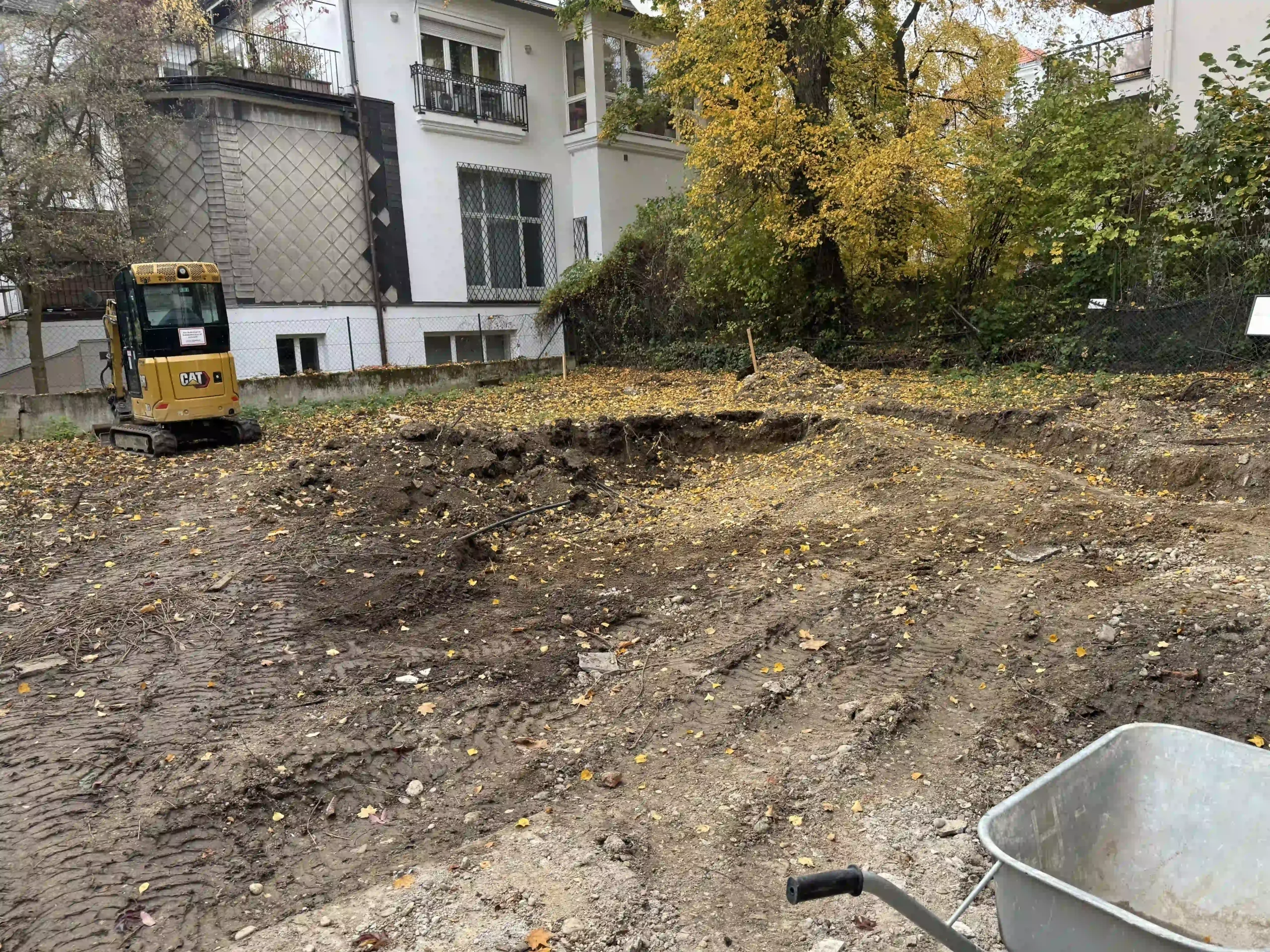 Bagger Wien – EMK Erdbau GmbH – Außenanlage – Gartengestaltung – Bodenausgleich