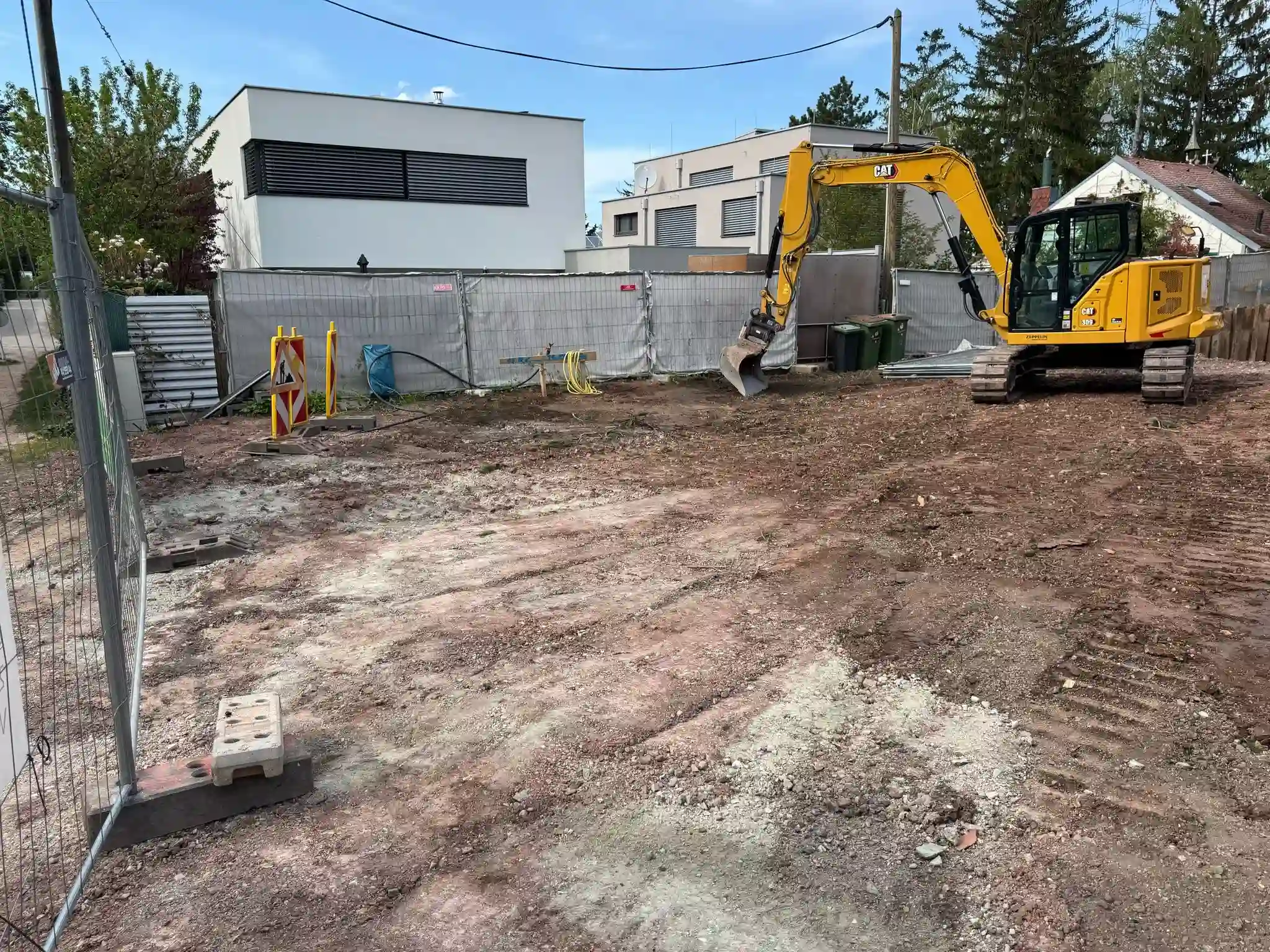 Bagger Wien – EMK Erdbau GmbH – Bagger – Erdarbeiten – Bodenanpassung