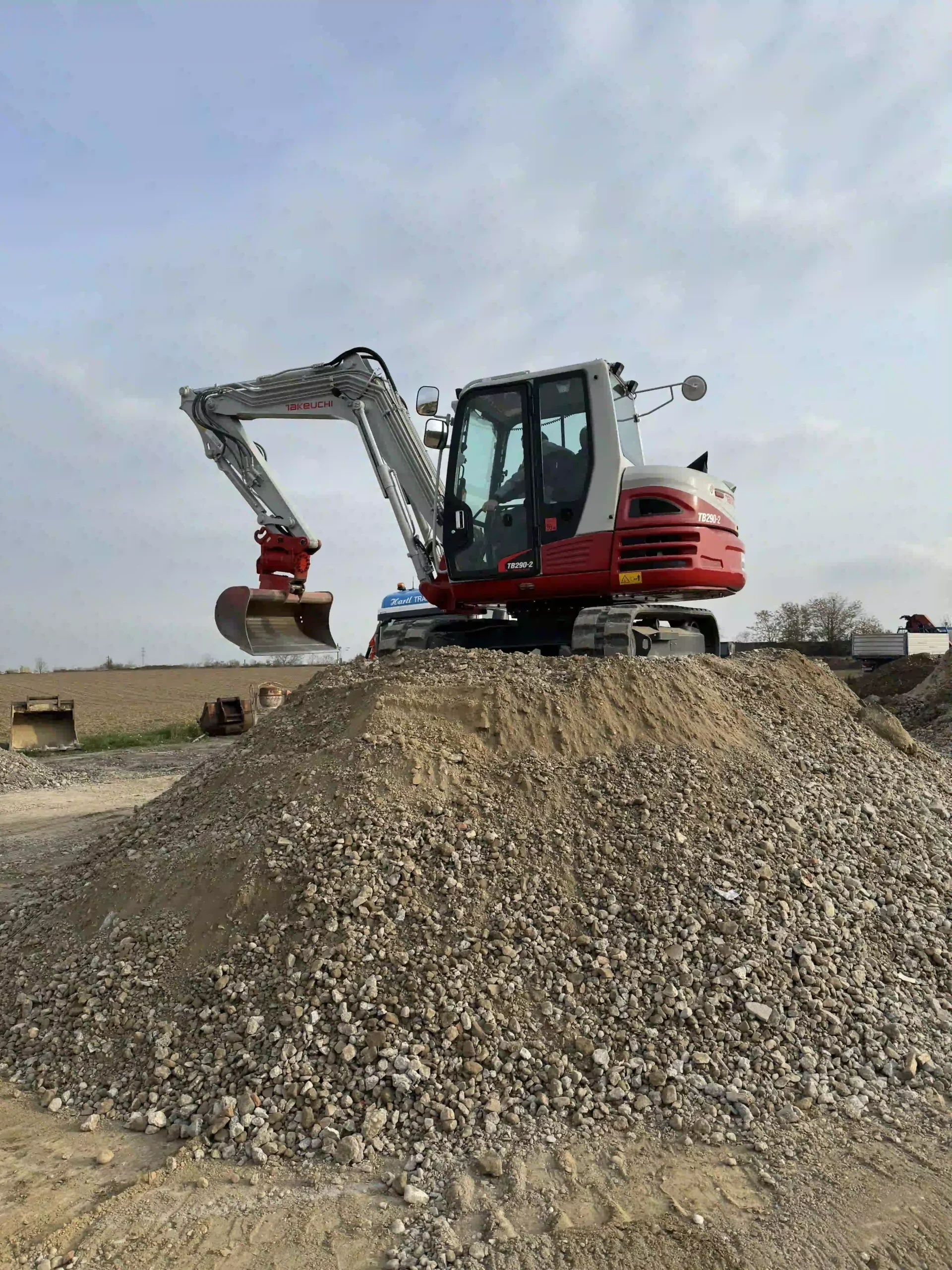 Bagger Wien – EMK Erdbau GmbH – Baggerarbeiten – Erdarbeiten 2