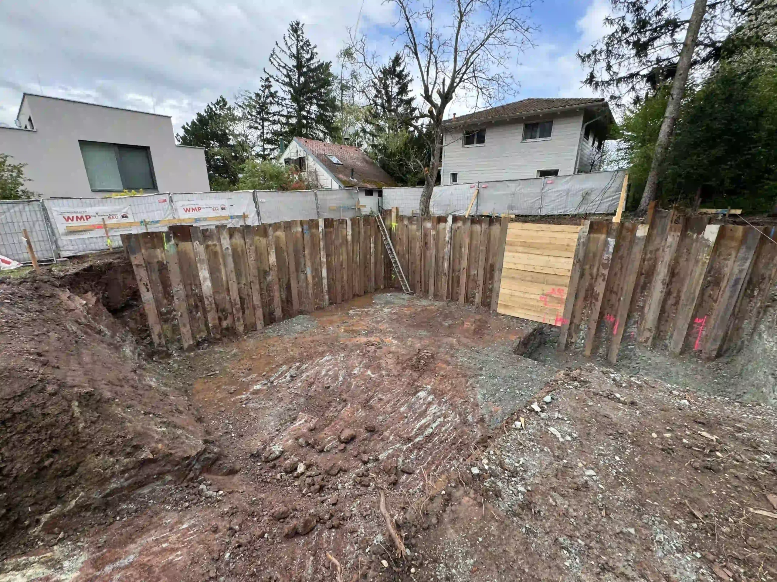 Bagger Wien – EMK Erdbau GmbH – Baustelle – Grabung