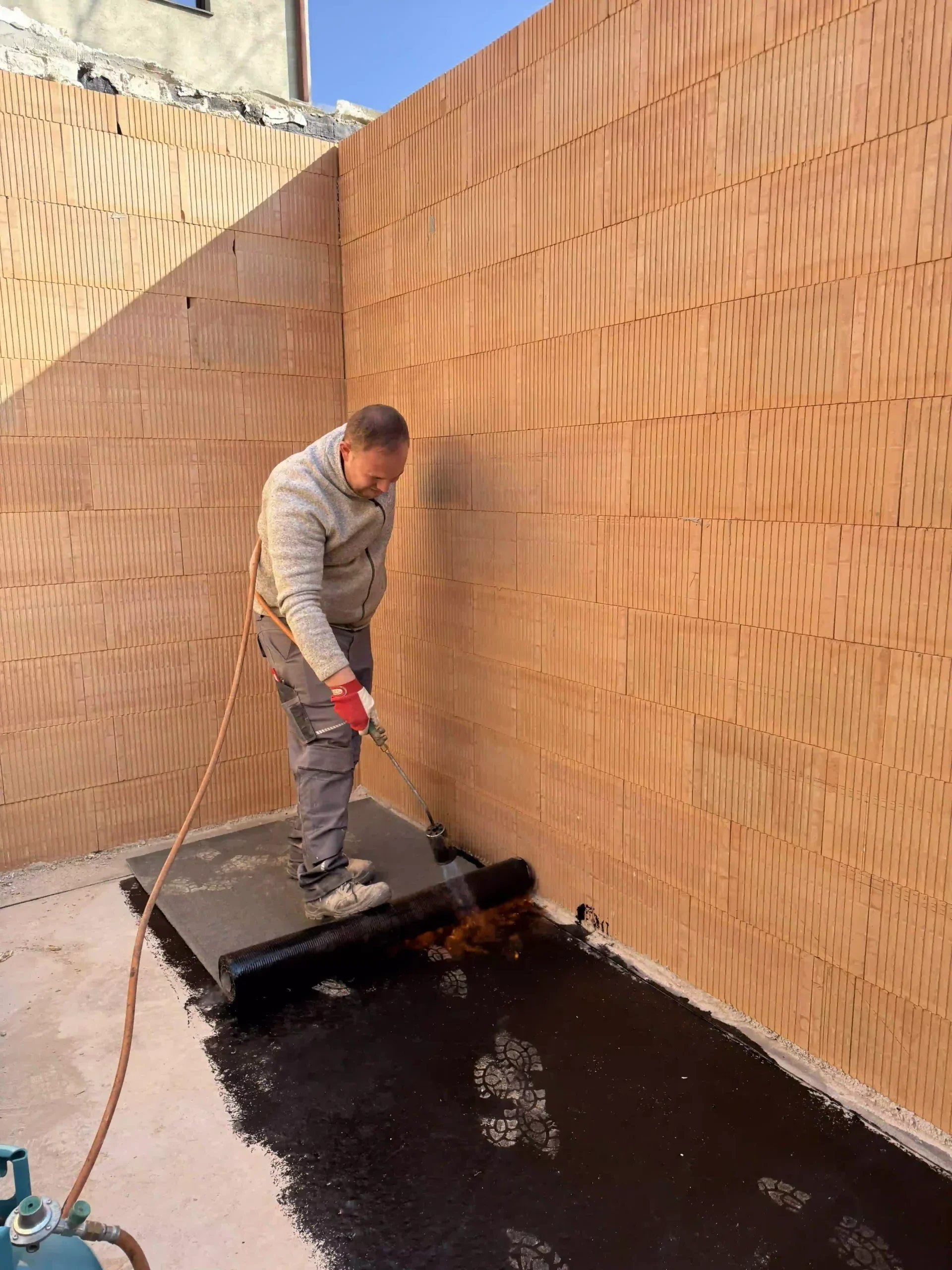 Bagger Wien – EMK Erdbau GmbH – Baustelle – Rohbau – Einfamilienhaus