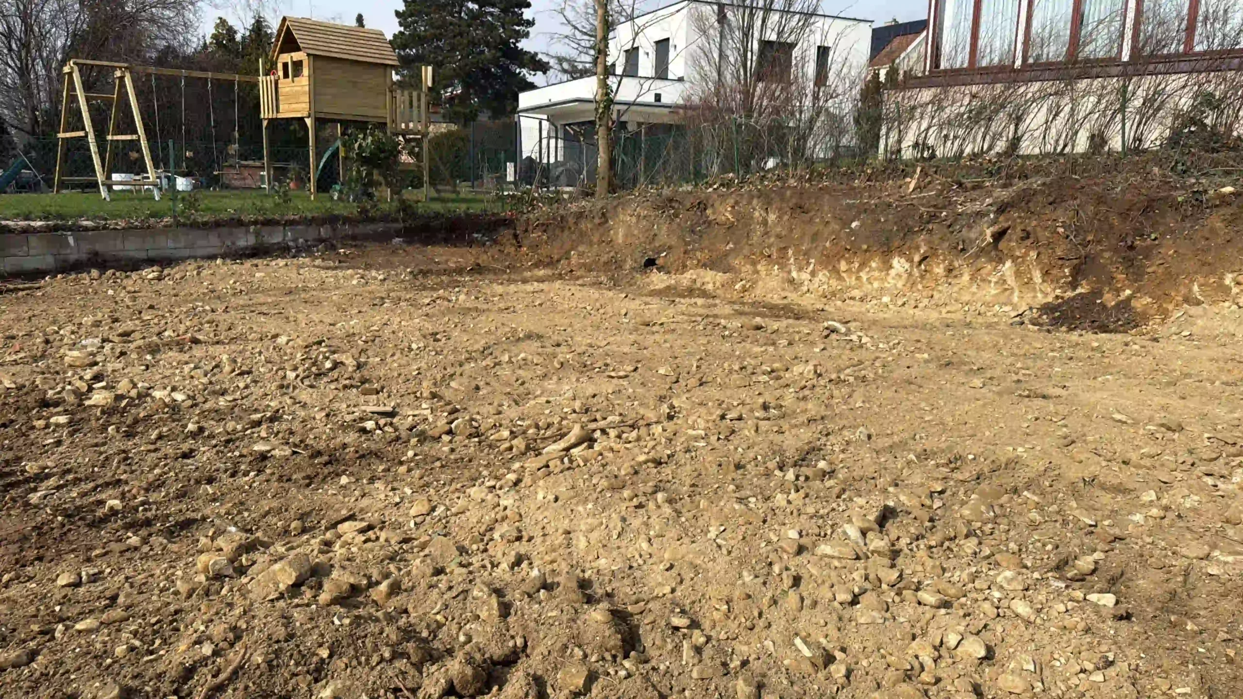 Bagger Wien – EMK Erdbau GmbH – Bodenausgleich – Terrainanpassung – Erdarbeiten Wien