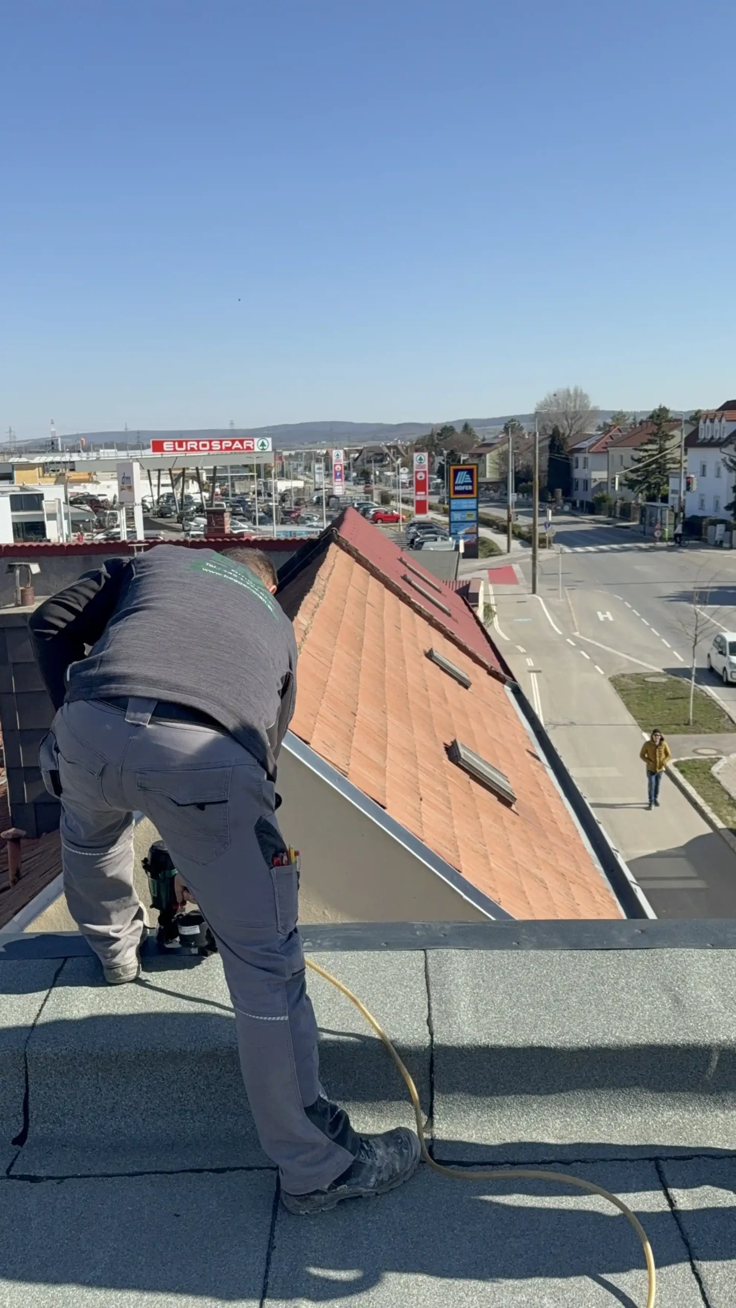 Bagger Wien – EMK Erdbau GmbH – Dacharbeiten 2