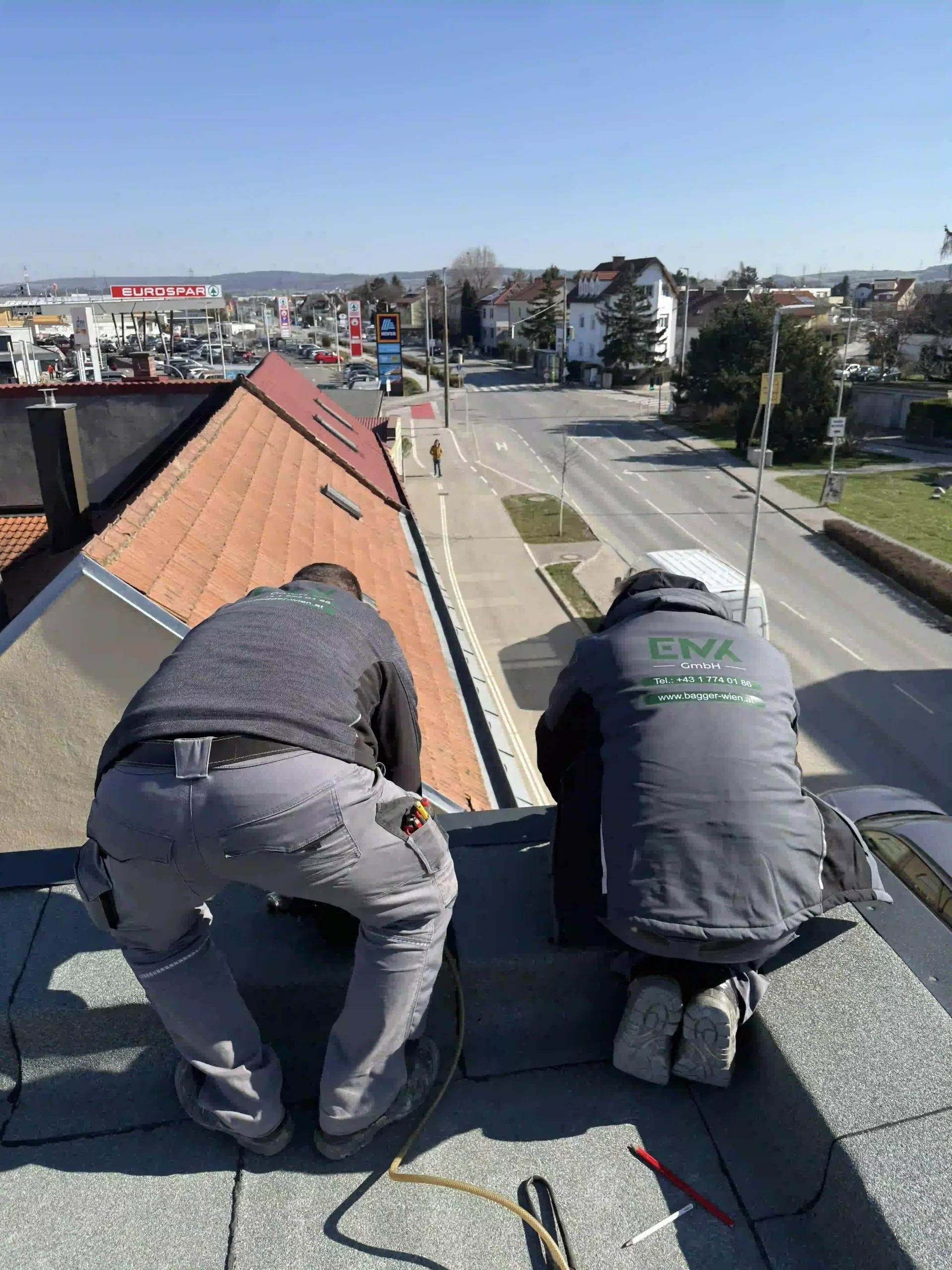 Bagger Wien – EMK Erdbau GmbH – Dacharbeiten