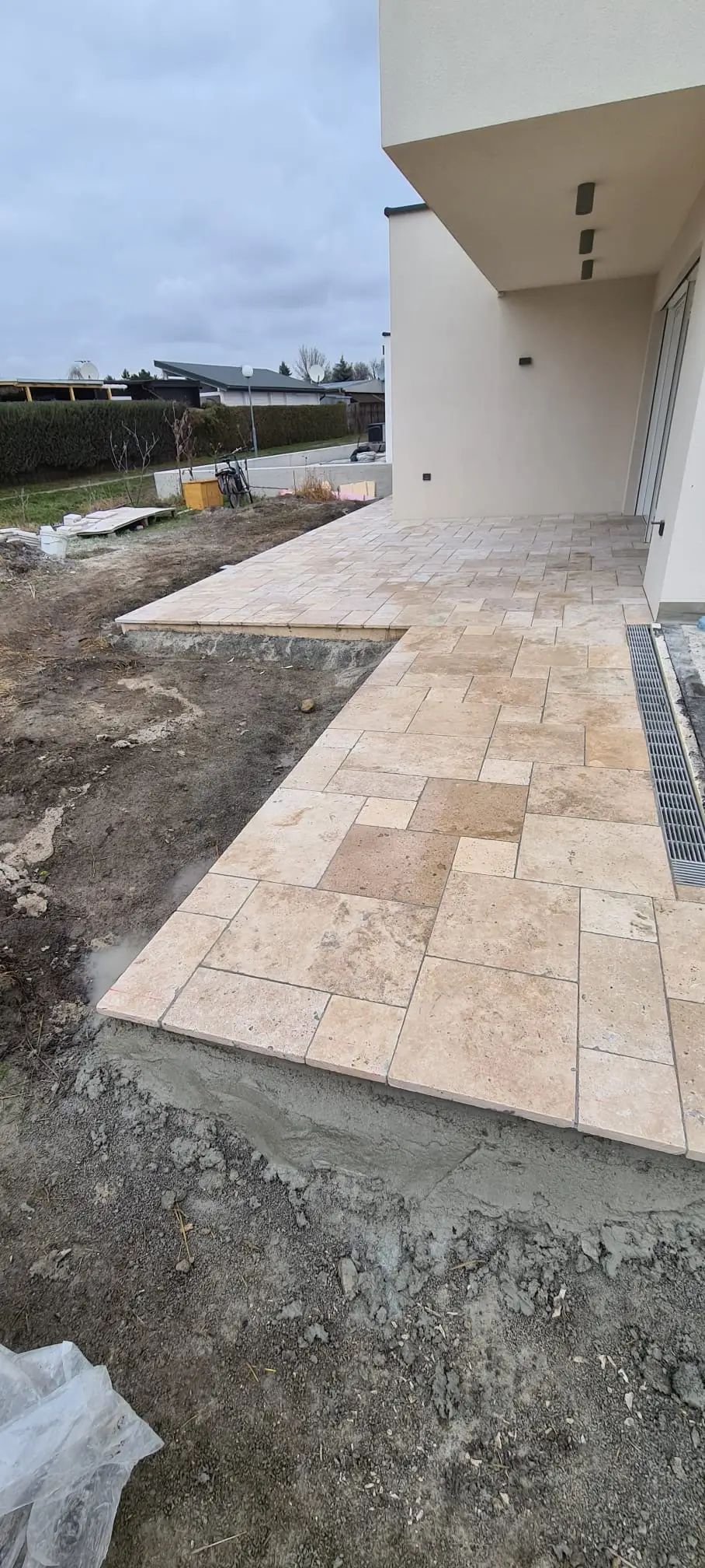 Bagger Wien – EMK Erdbau GmbH – Einfamilienhaus – Außenanlage – Gartengestaltung 2