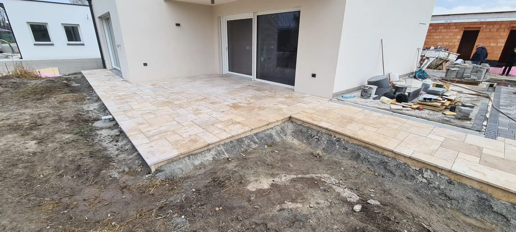 Bagger Wien – EMK Erdbau GmbH – Einfamilienhaus – Außenanlage – Gartengestaltung