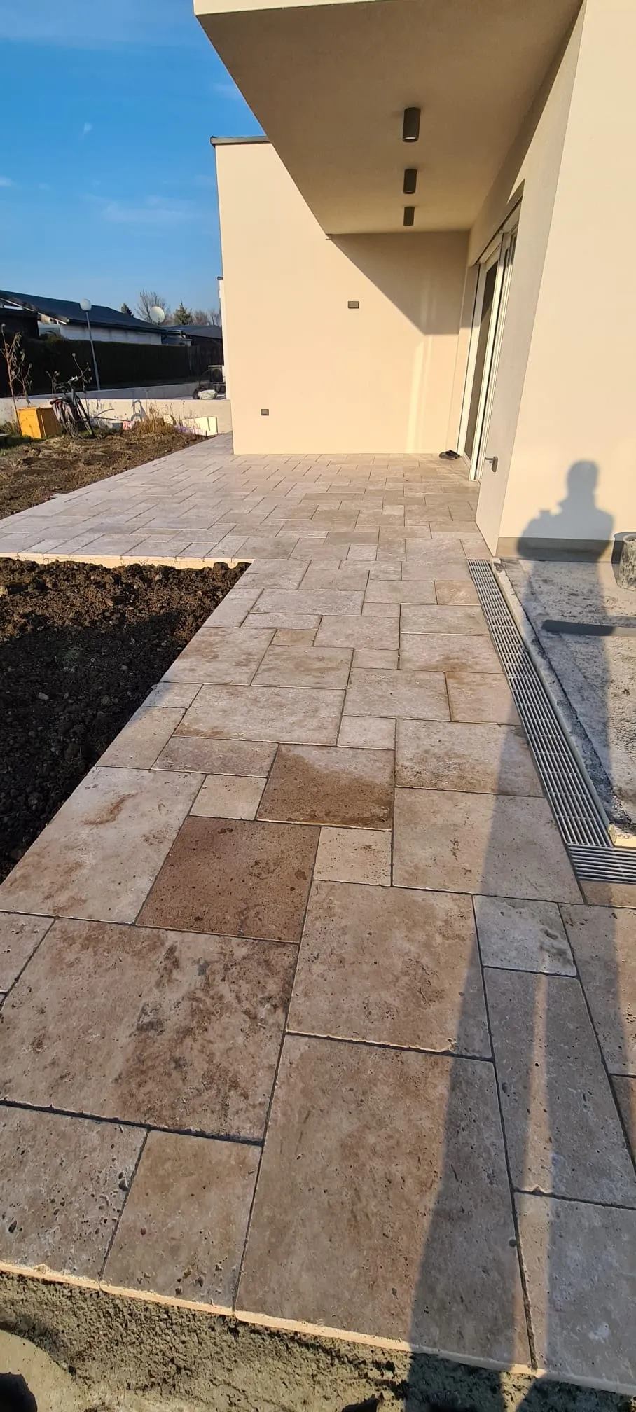 Bagger Wien – EMK Erdbau GmbH – Einfamilienhaus – Außenanlage – Pflasterung