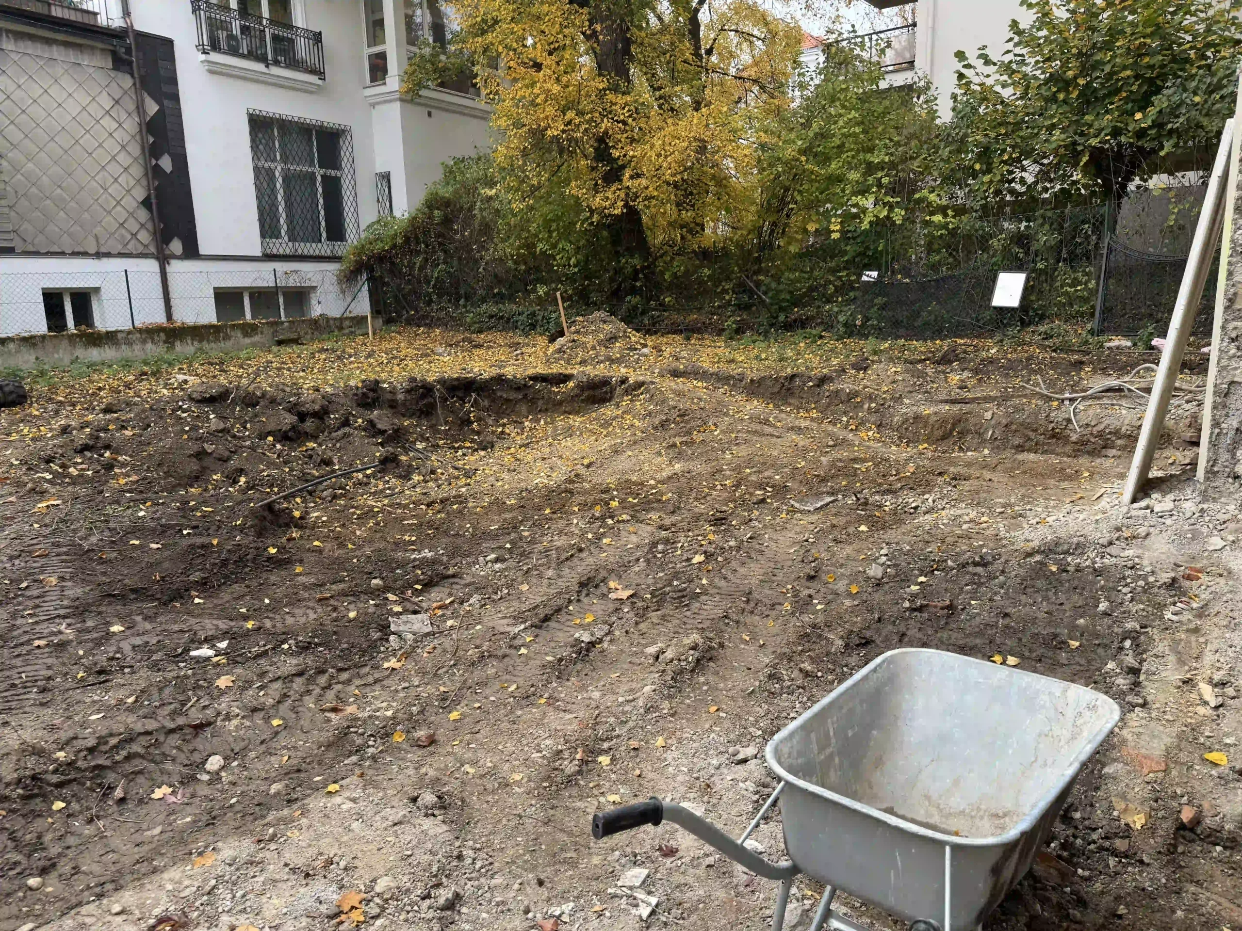 Bagger Wien – EMK Erdbau GmbH – Einfamilienhaus – Gartengestaltung – Bodenanpassung