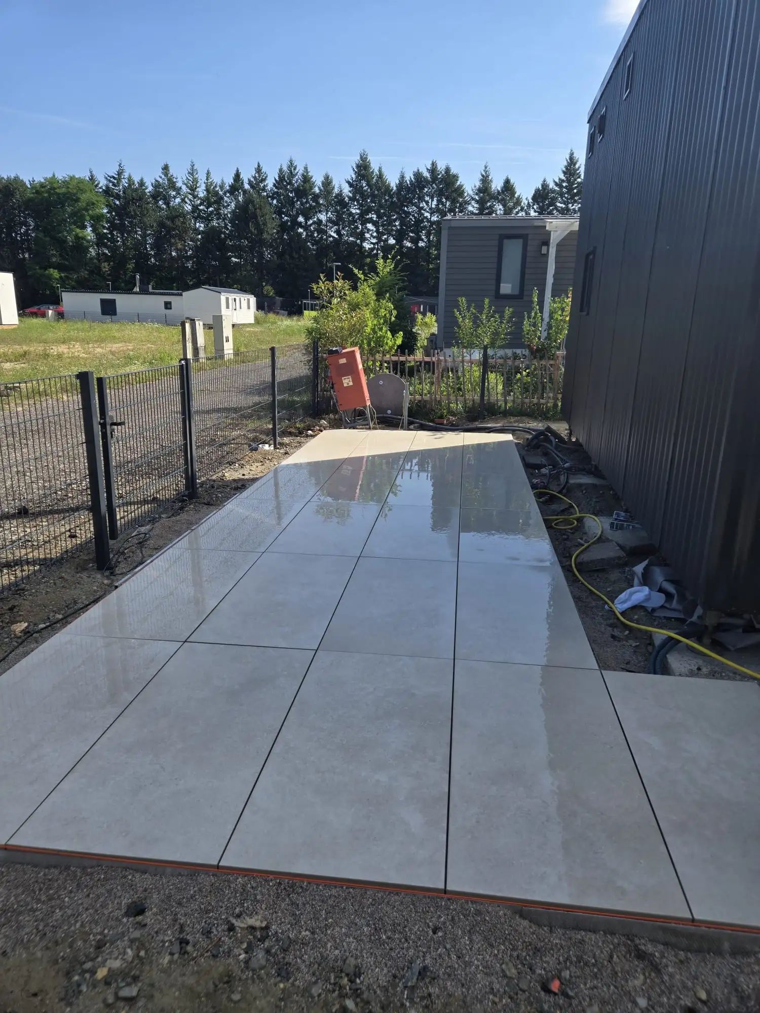 Bagger Wien – EMK Erdbau GmbH – Einfamilienhaus – Gratengestaltung