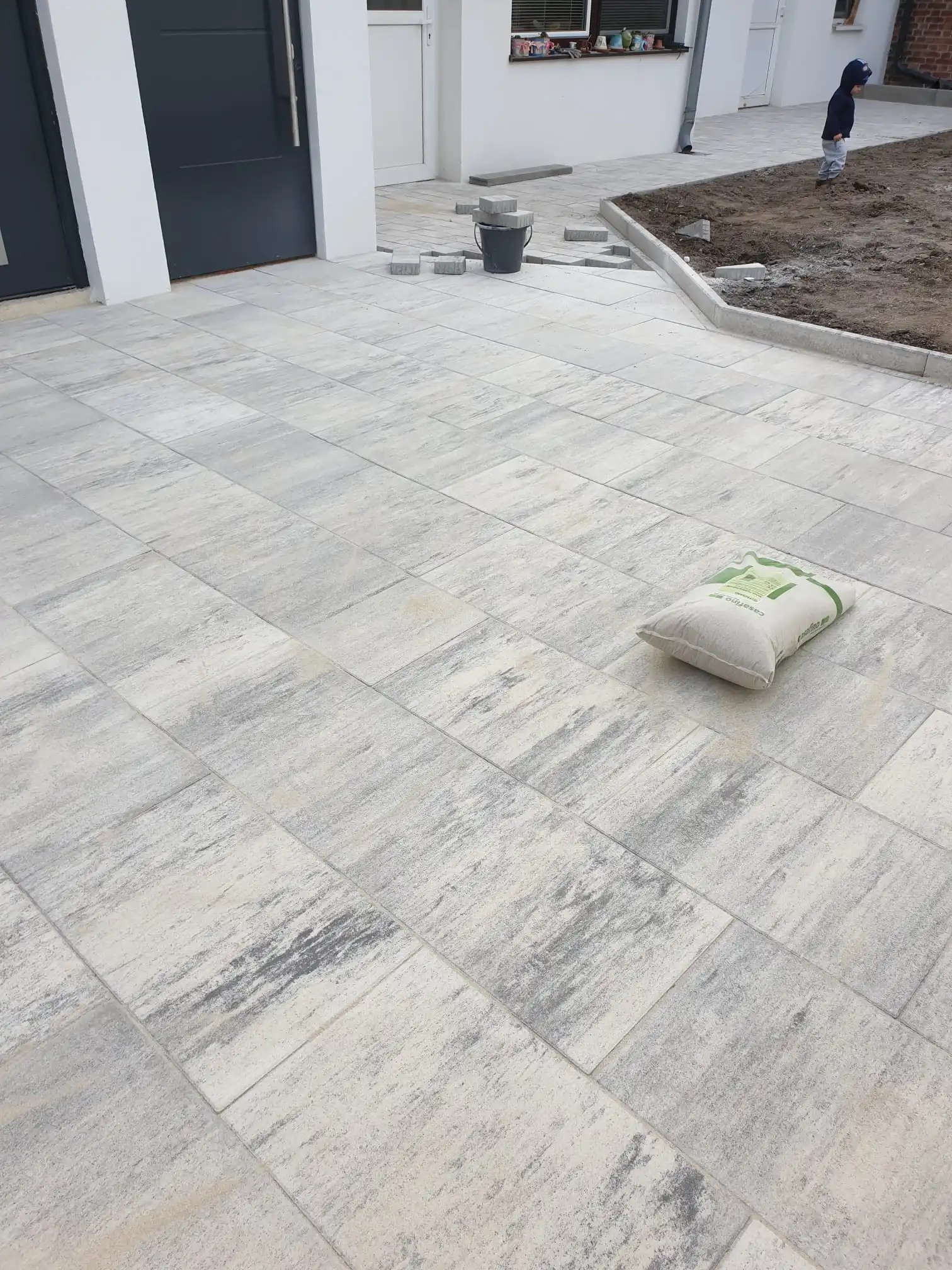 Bagger Wien – EMK Erdbau GmbH – Einfamilienhaus – Pflasterung – Wegbau