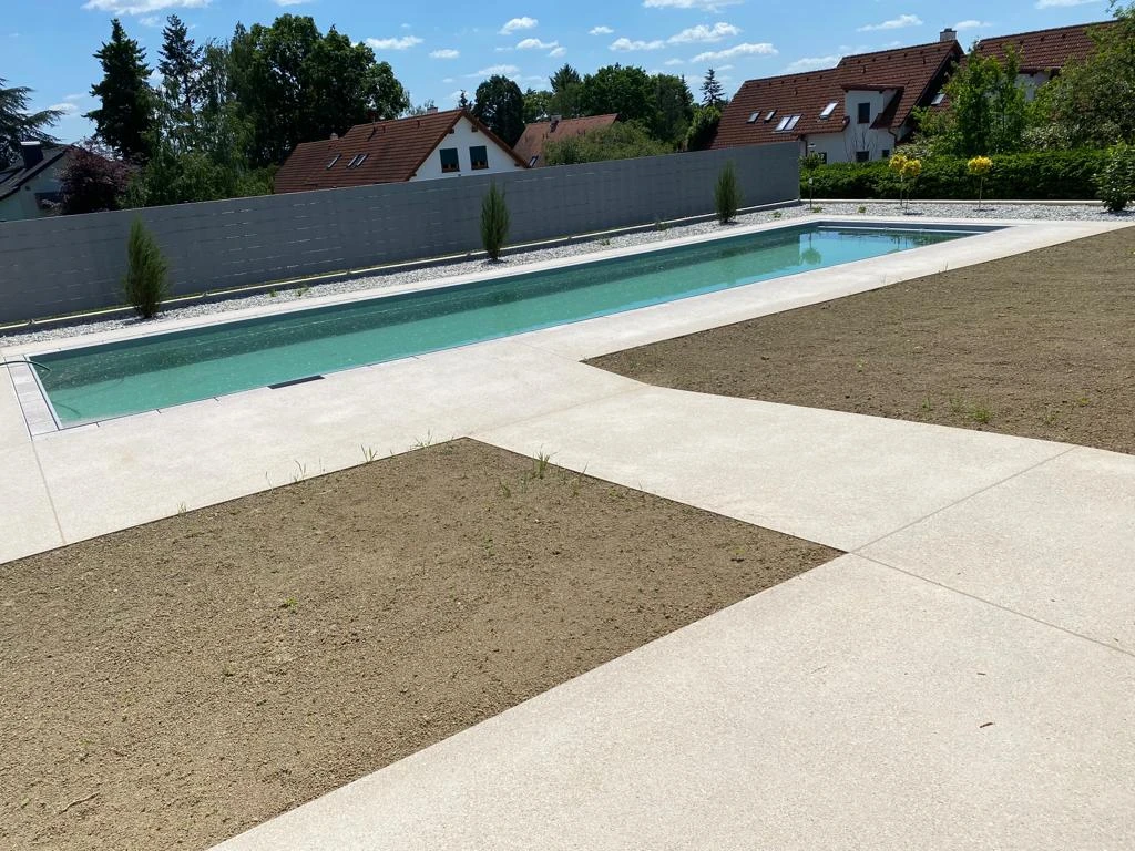 Bagger Wien – EMK Erdbau GmbH – Einfamilienhaus – Pool – Garten