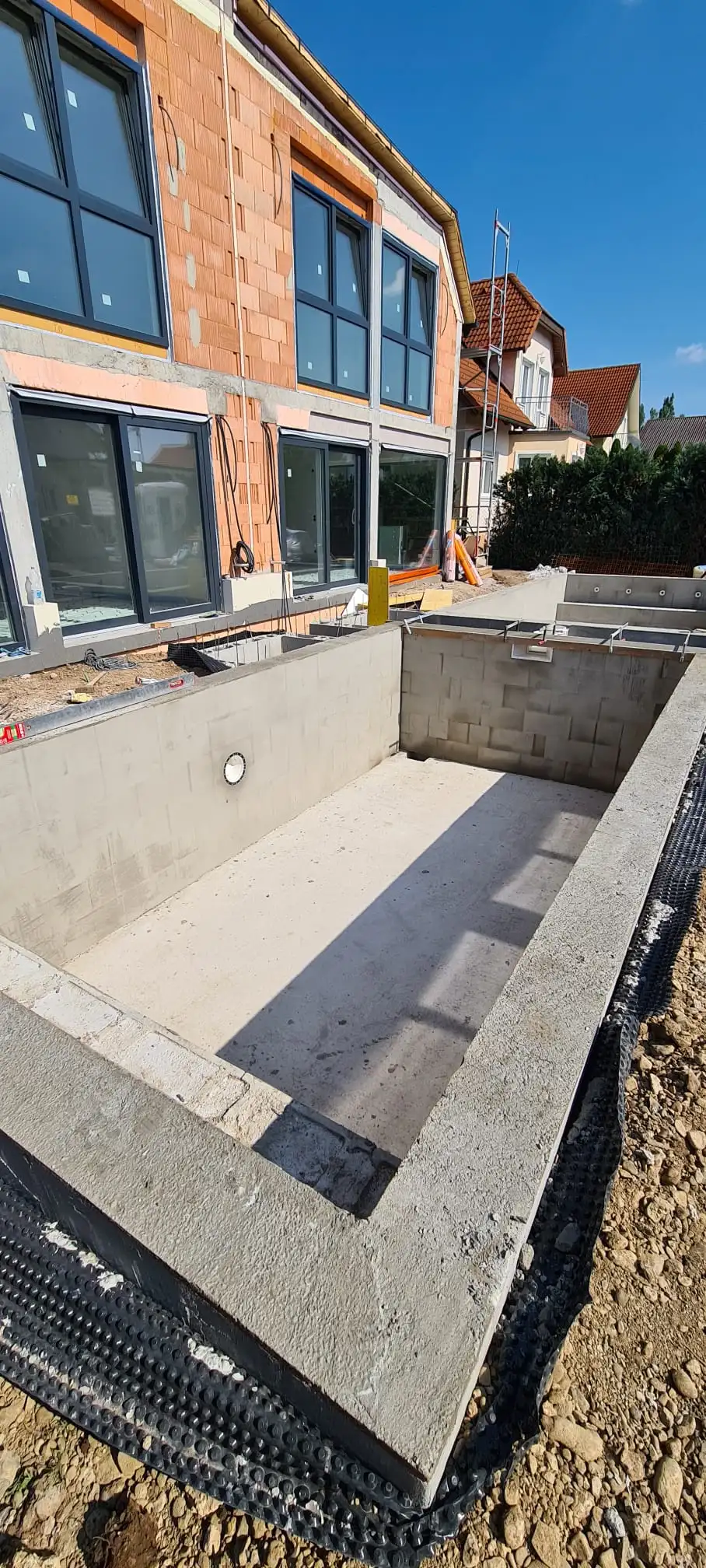 Bagger Wien – EMK Erdbau GmbH – Einfamilienhaus – Pool