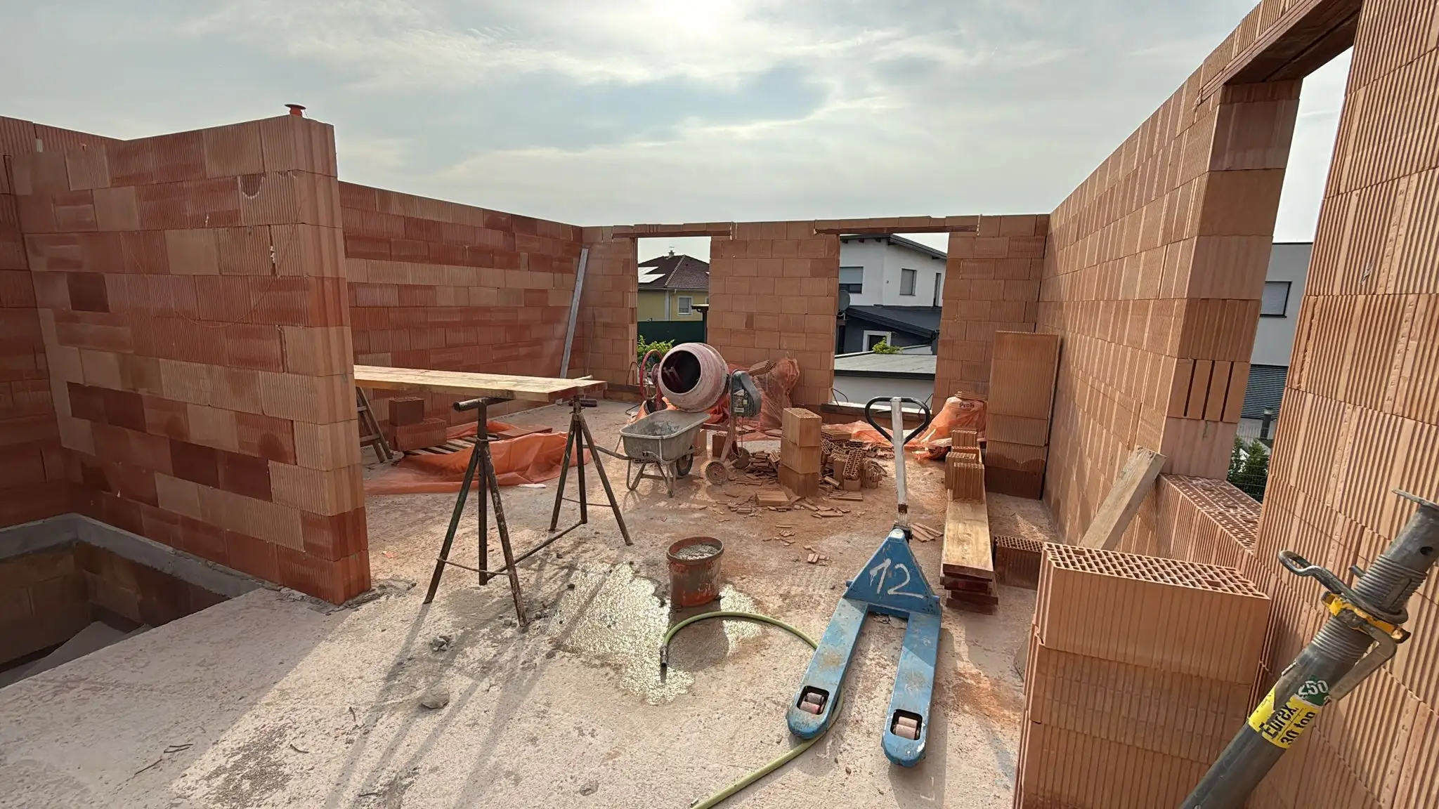 Bagger Wien – EMK Erdbau GmbH – Einfamilienhaus – Rohbau 3