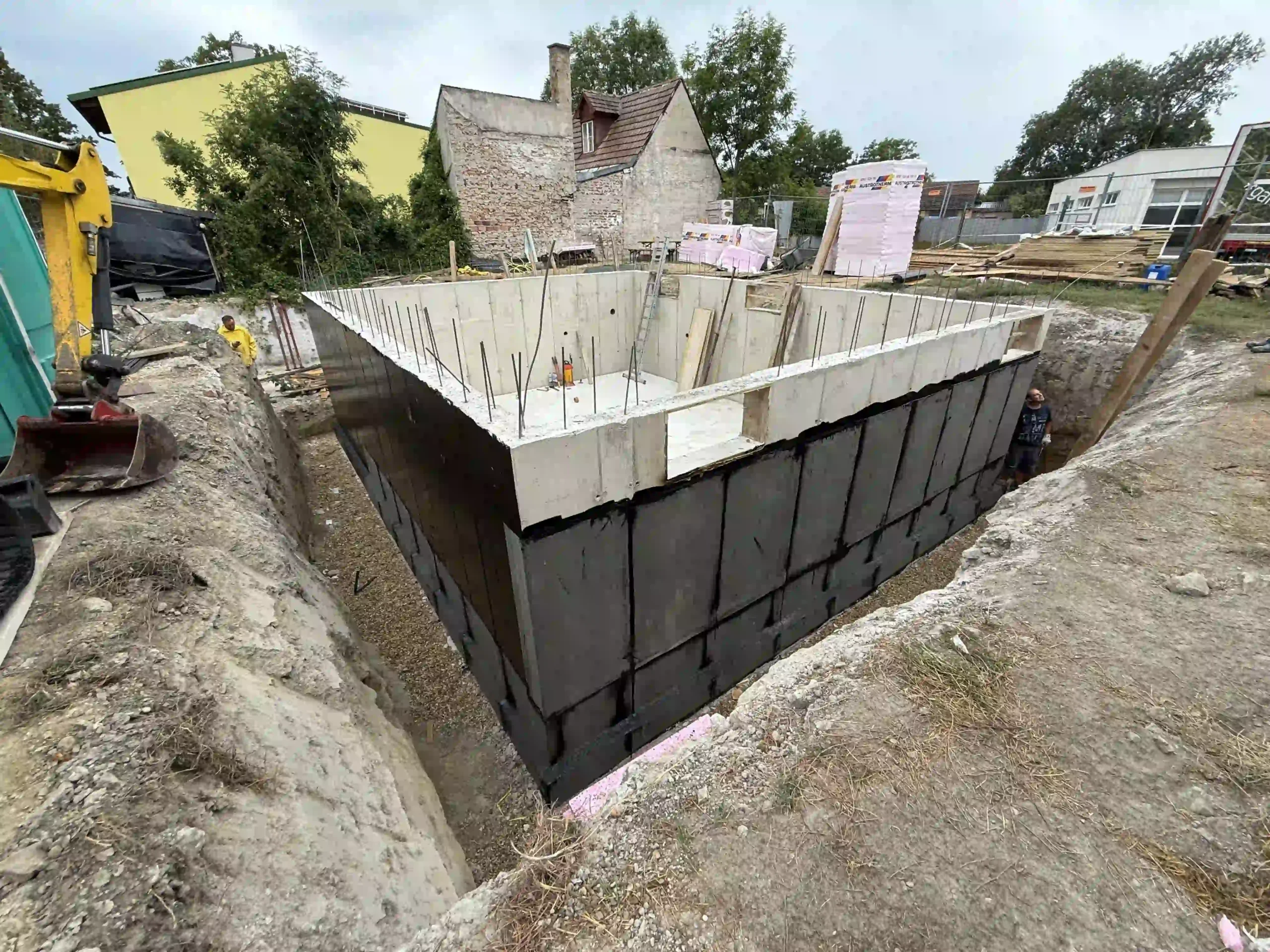 Bagger Wien – EMK Erdbau GmbH – Einfamilienhaus – Rohbau – Fundament