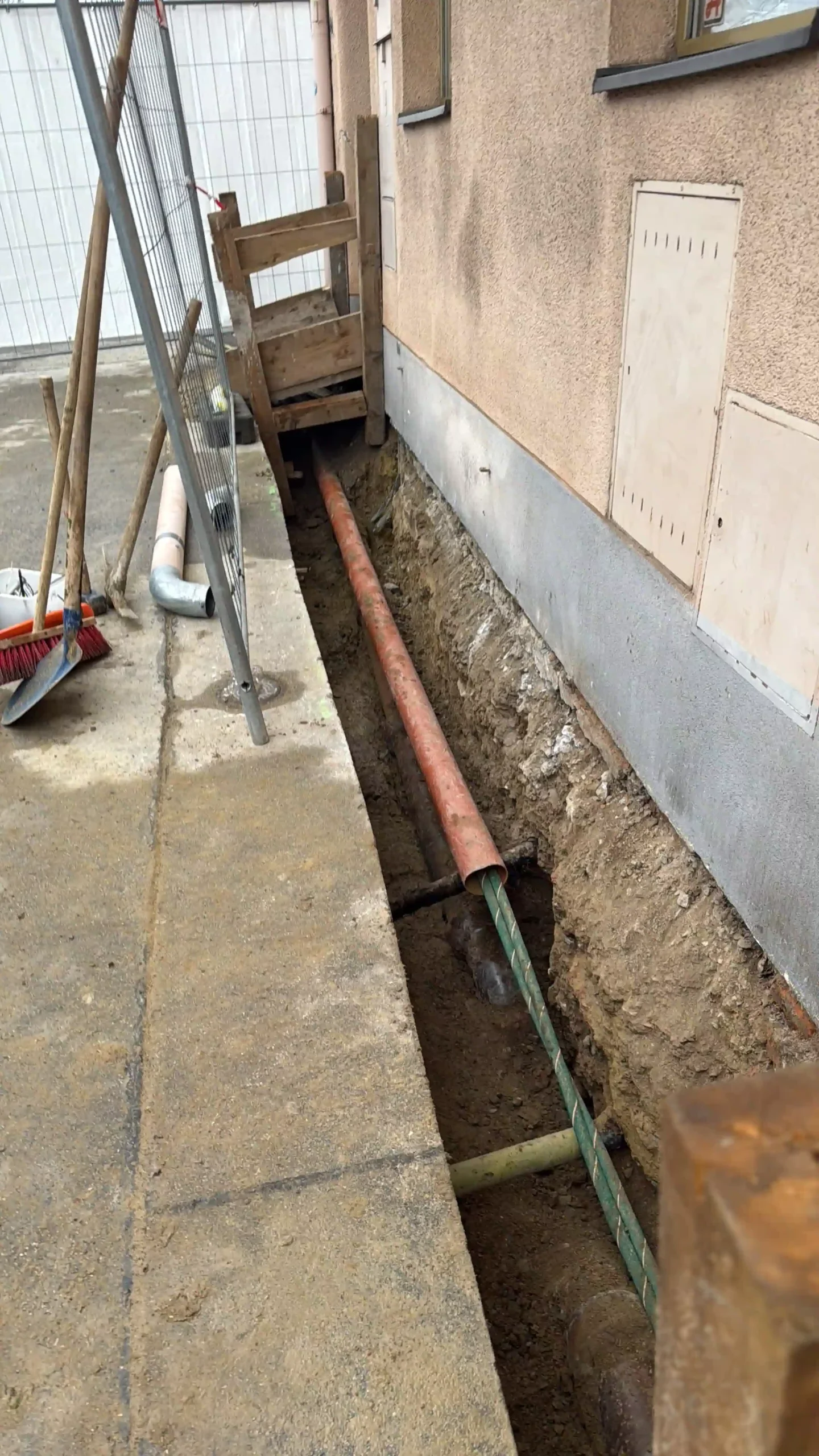 Bagger Wien – EMK Erdbau GmbH – Einfamilienhaus – Rohbau – Leitungsverlegung