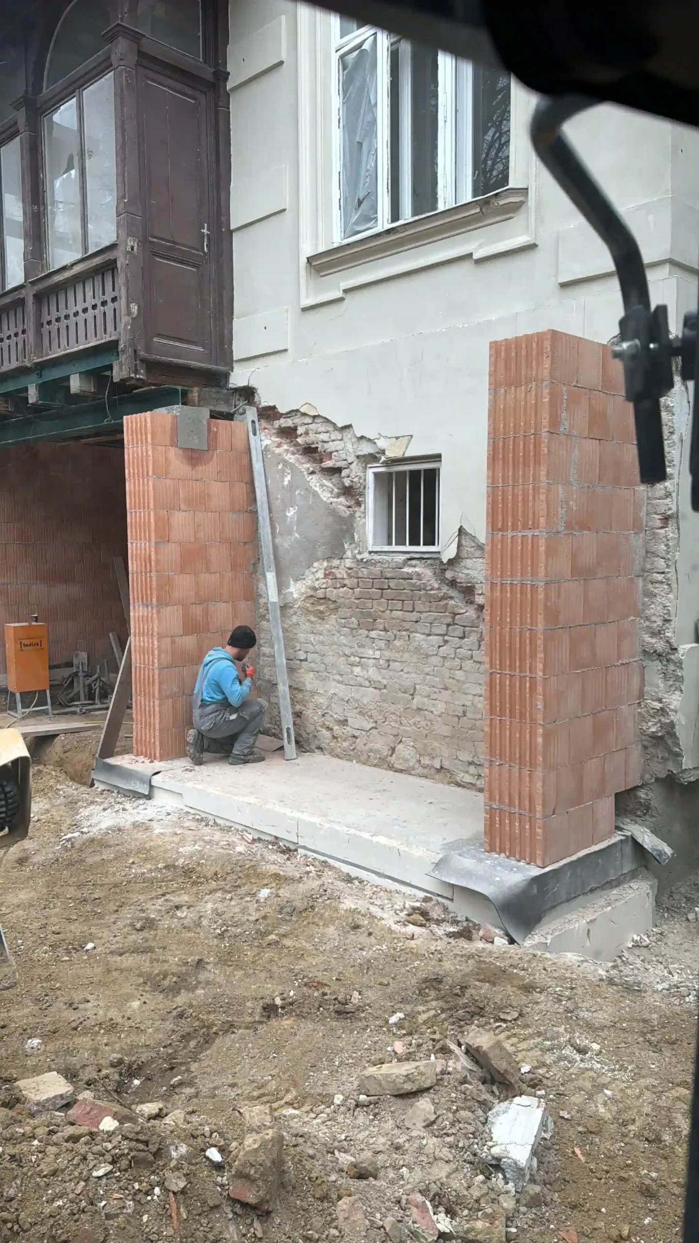 Bagger Wien – EMK Erdbau GmbH – Einfamilienhaus – Zubau