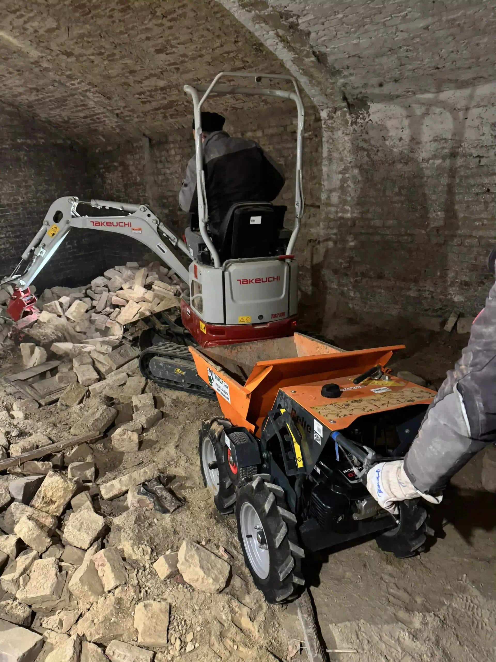 Bagger Wien – EMK Erdbau GmbH – Entkernung 4