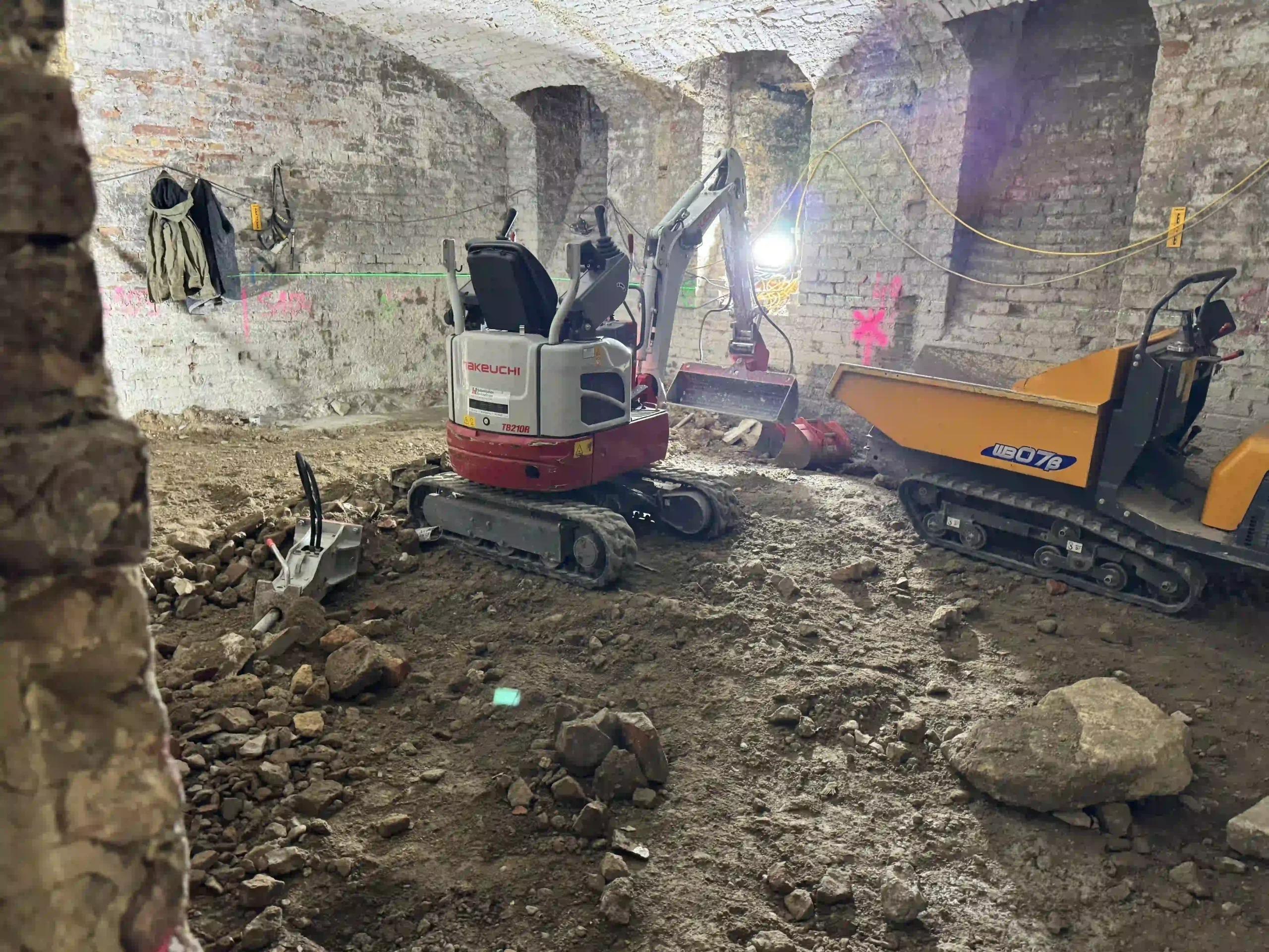 Bagger Wien – EMK Erdbau GmbH – Entkernung