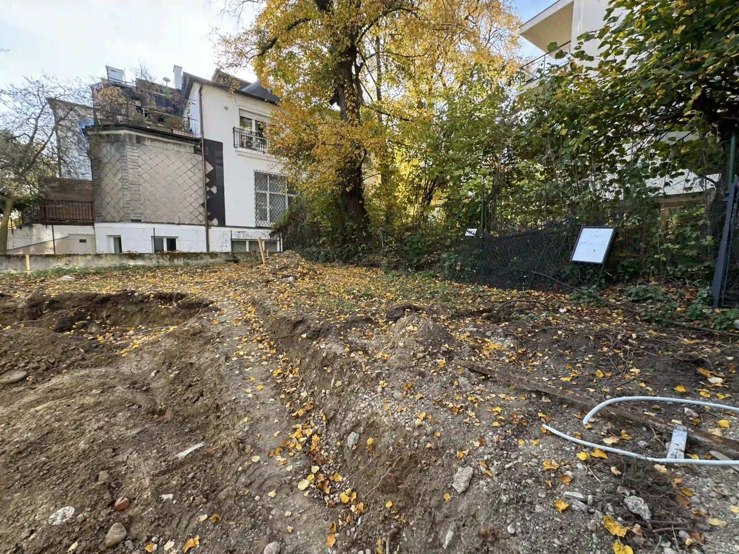 Bagger Wien – EMK Erdbau GmbH – Gartengestaltung – Einfamilienhaus – Bodenanpassung