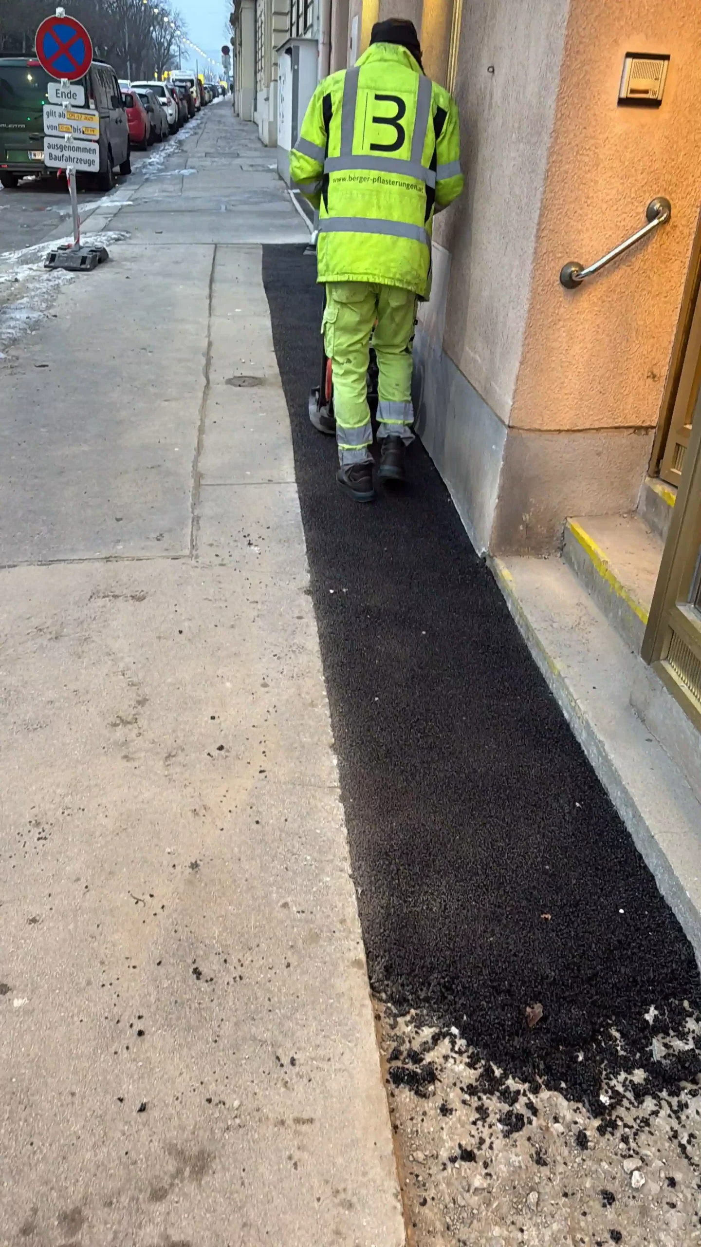 Bagger Wien – EMK Erdbau GmbH – Grabung – Leitungsbau – Leitungsverlegung – Drainage