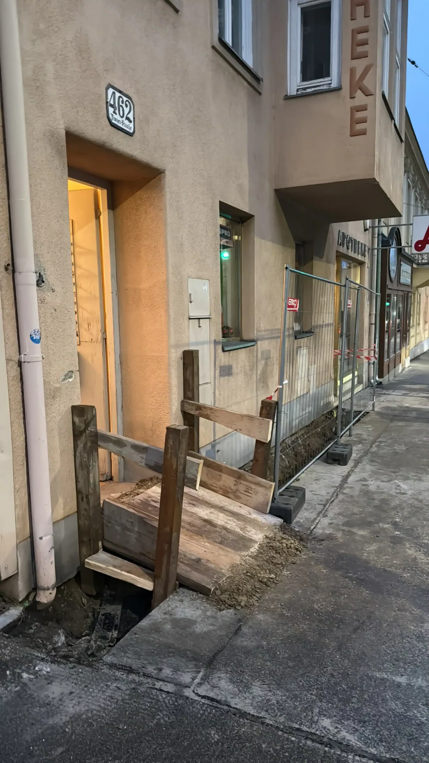 Bagger Wien – EMK Erdbau GmbH – Grabung – Leitungsverlegung – Kanalbau – Drainage