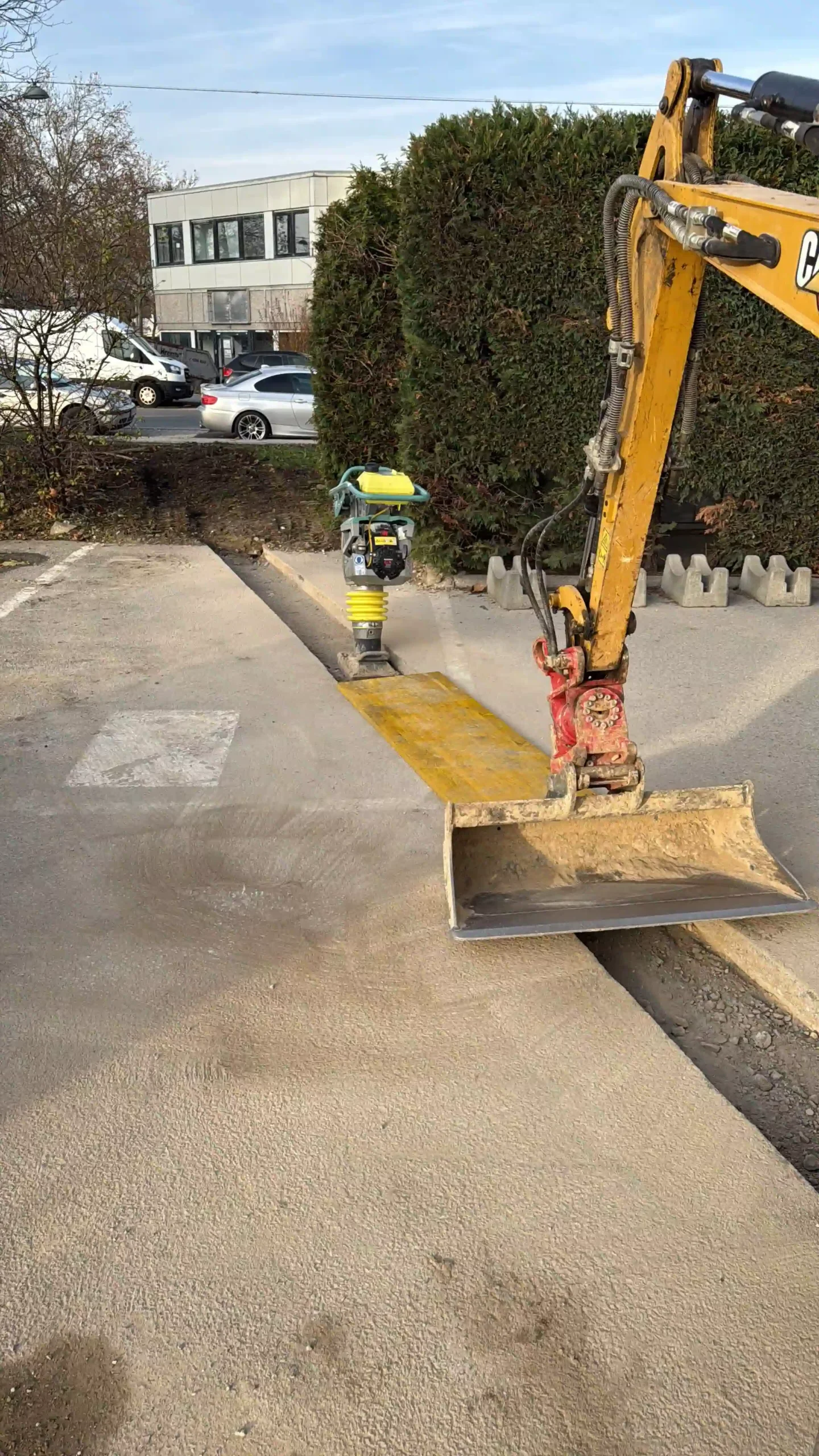 Bagger Wien – EMK Erdbau GmbH – Leitungsverlegung – Grabung