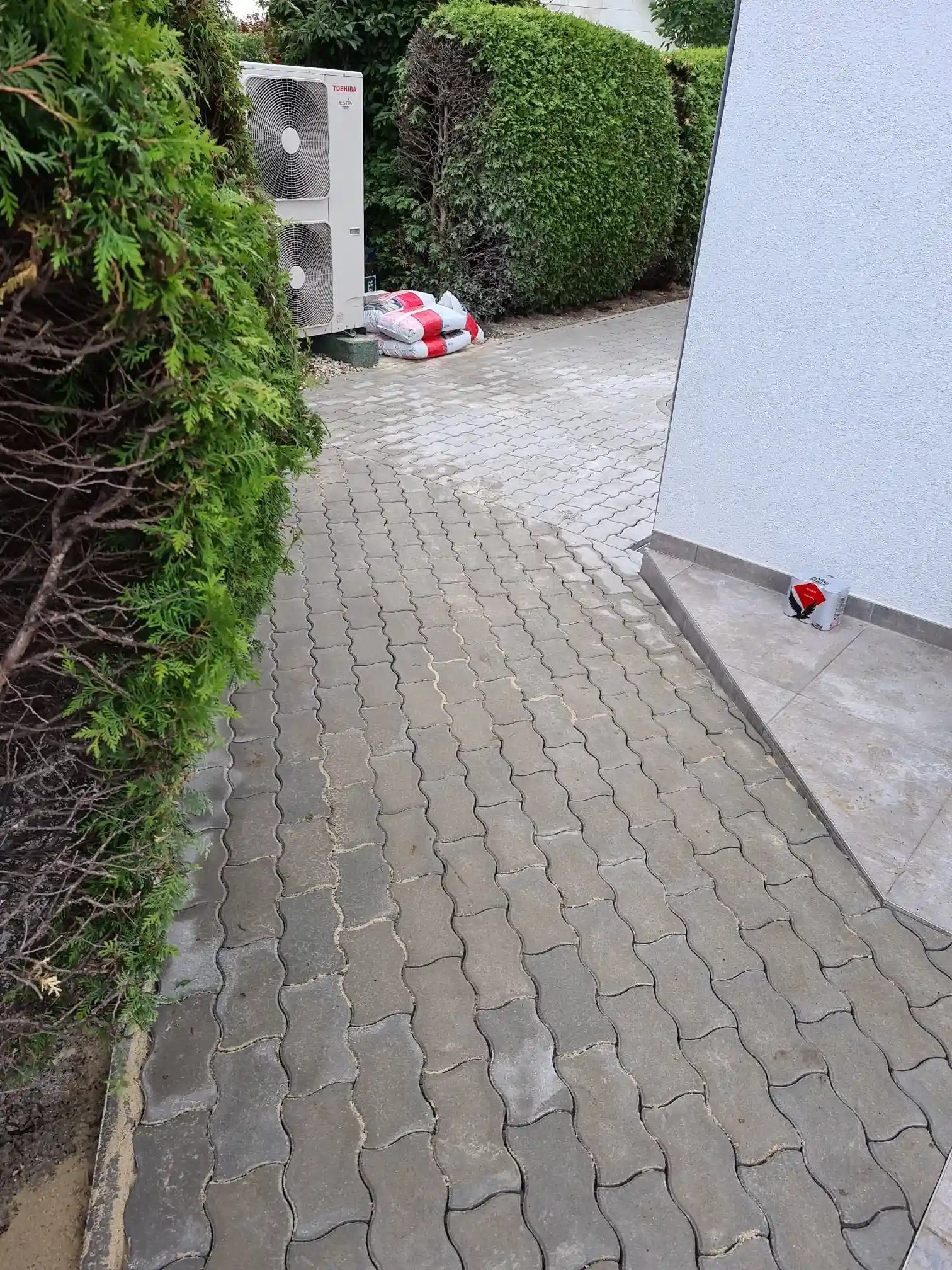 Bagger Wien – EMK Erdbau GmbH – Pflastersteine – Wegbau – Garten