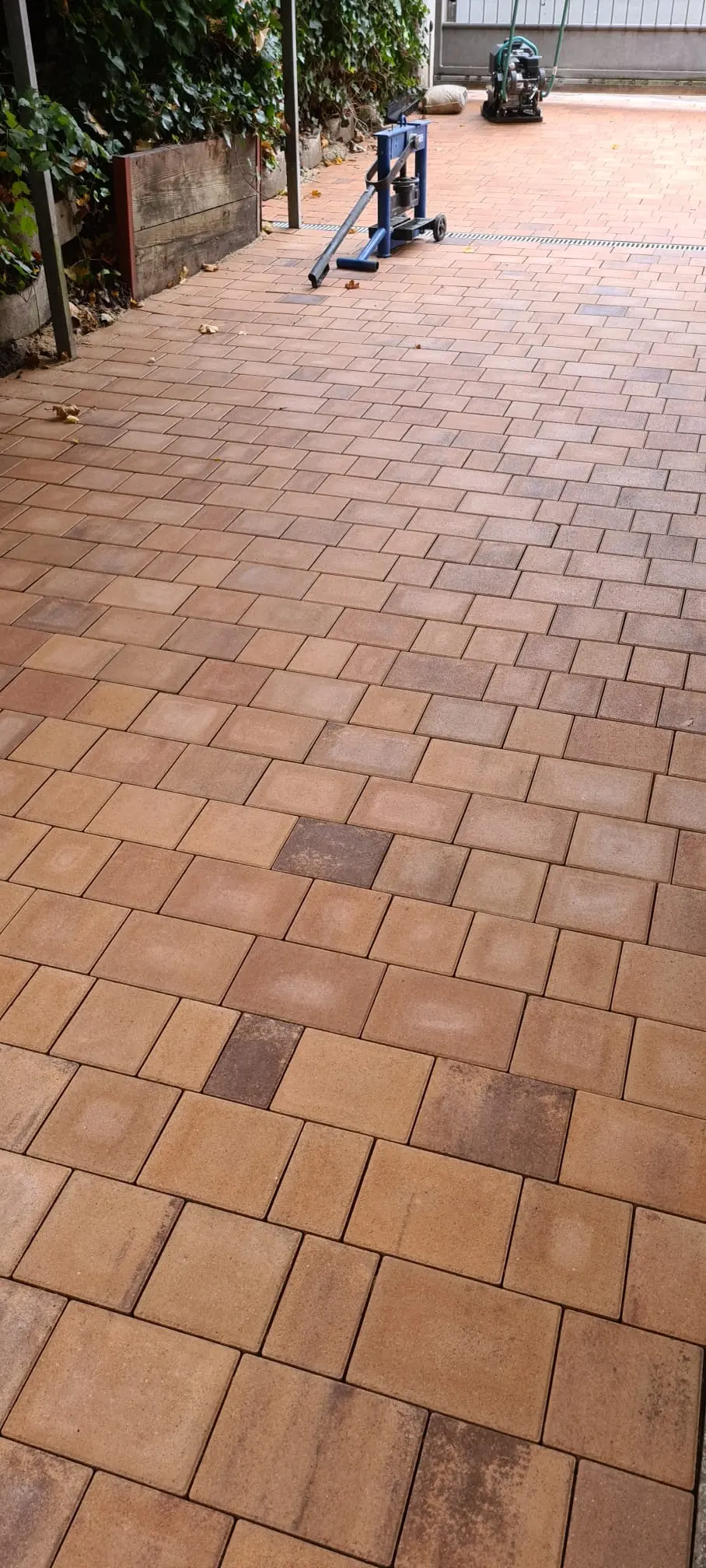 Bagger Wien – EMK Erdbau GmbH – Pflasterung – Pflastersteine