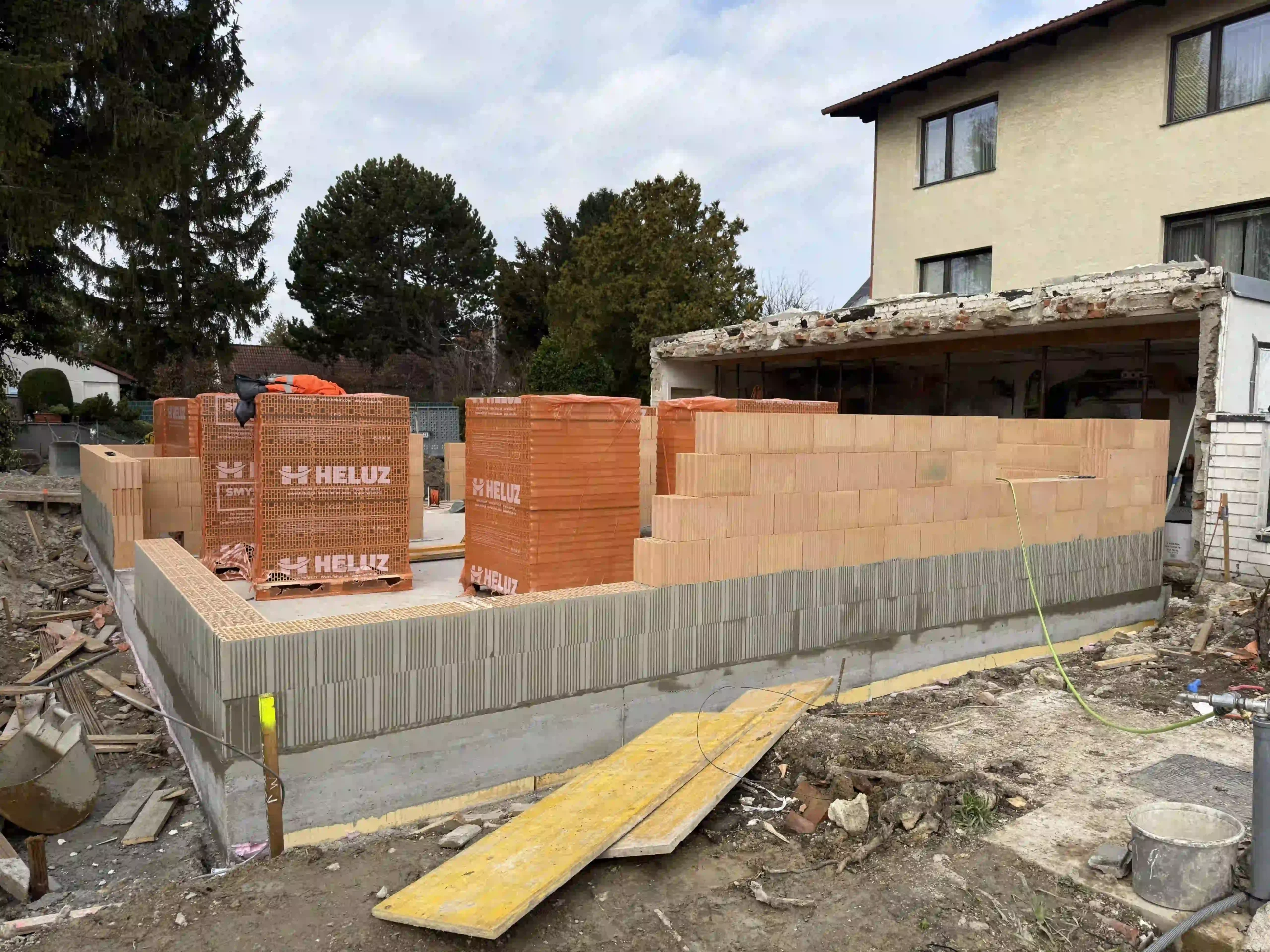 Bagger Wien – EMK Erdbau GmbH – Rohbau – Einfamilienhaus