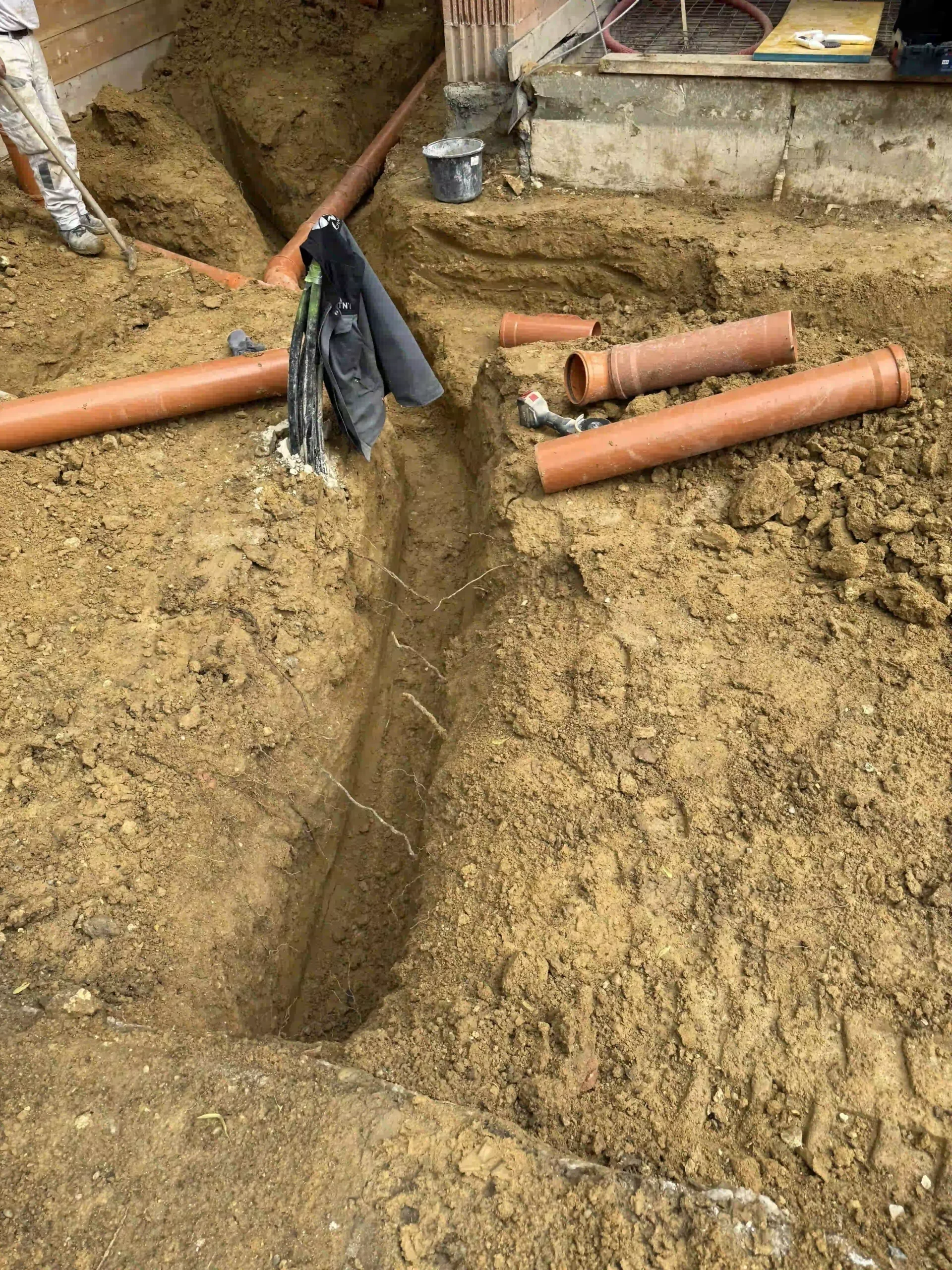 Bagger Wien – EMK Erdbau GmbH – Rohrverlegung – Grabung – Rohrleitung