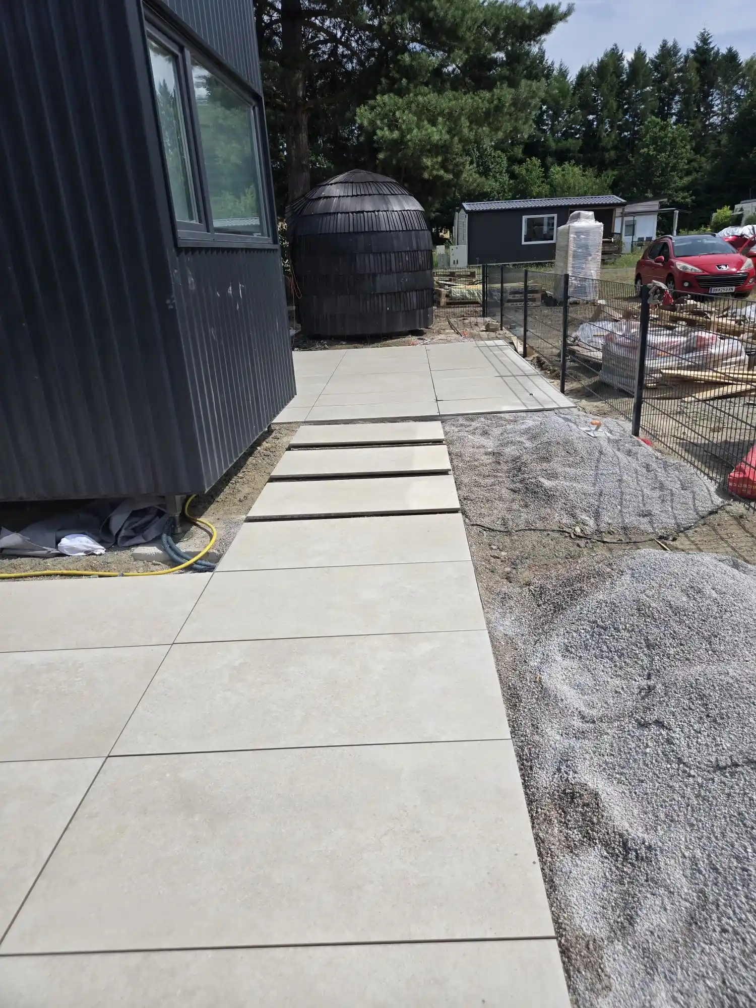 Bagger Wien – EMK Erdbau GmbH – Steinplatten – Wegbau 2